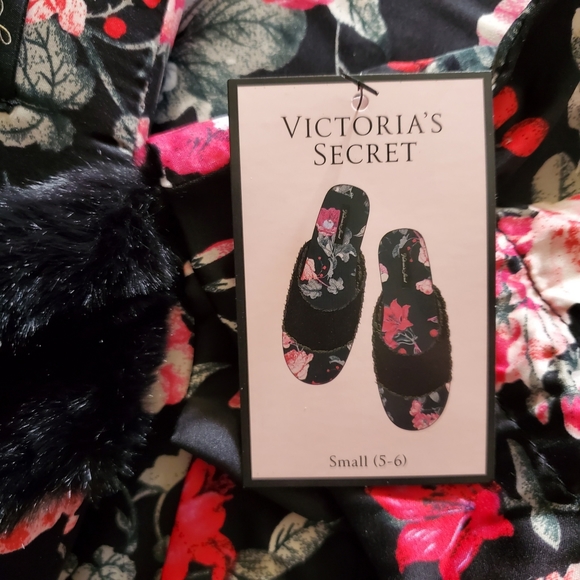 VICTORIA'S SECRET Signature Satin Slipper Small - Picture 3 of 3